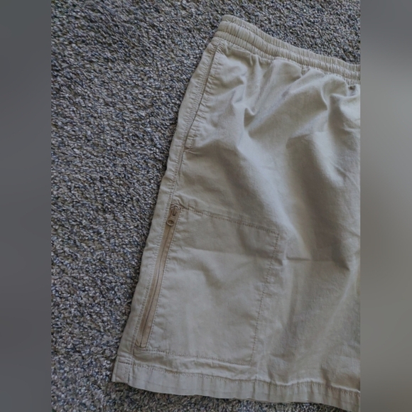 Levi's Mens Khaki Stretch Shorts XL Elastic Waistband Beach Resortwear - Picture 2 of 5